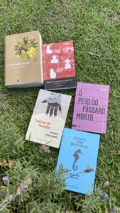 5 livros espelahados pela grama